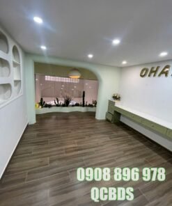 Khung cảnh sân thượng trồng cây xanh mát tại căn nhà mặt tiền sát bệnh viện Hùng Vương Lý Thường Kiệt.