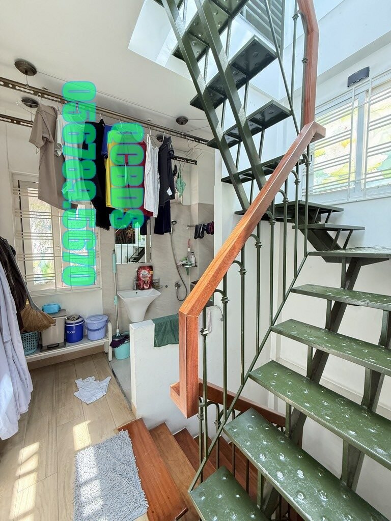 Bán nhà 140 Cao Thắng Quận 10 - 34 mét vuông 4 lầu 74 140 cao thang chi tiet 3 phong ve sinh.jpg rotated