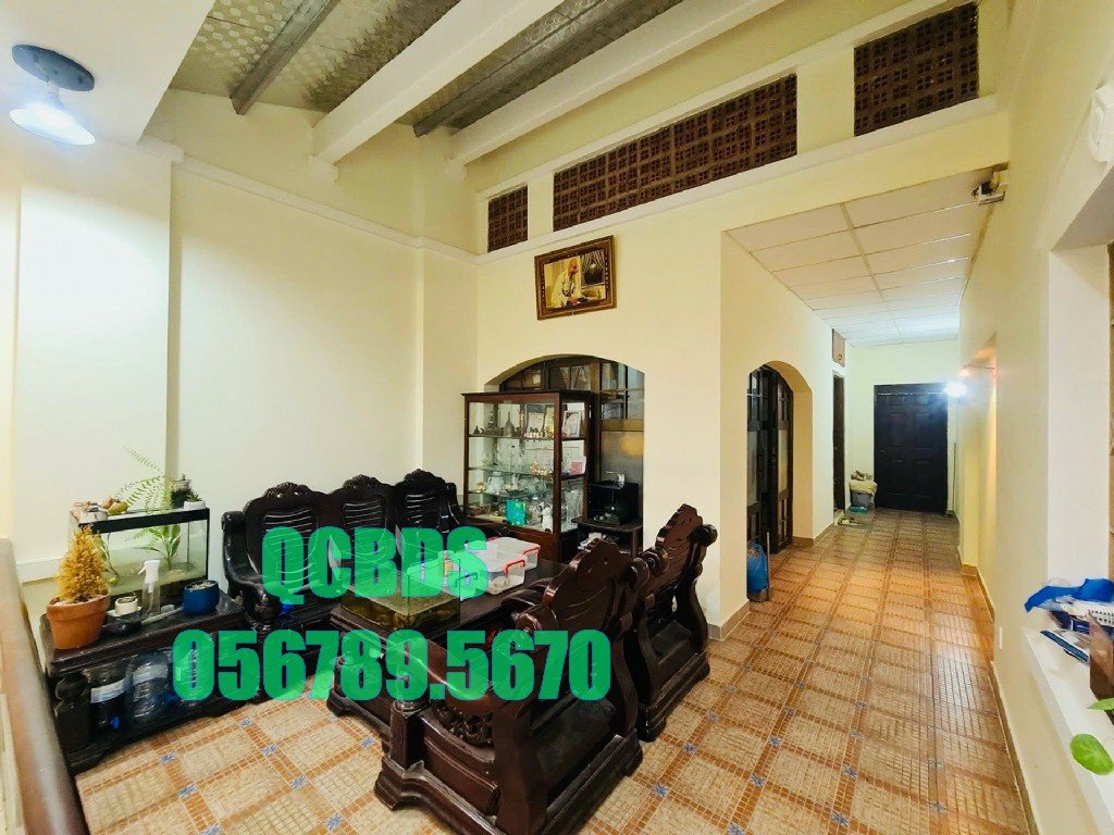 Bán nhà 131/35/2 Thành Thái Quận 10 - 122 mét vuông 2 lầu 61 ban nha quan 10 cau thang tuong chiu luc.jpg