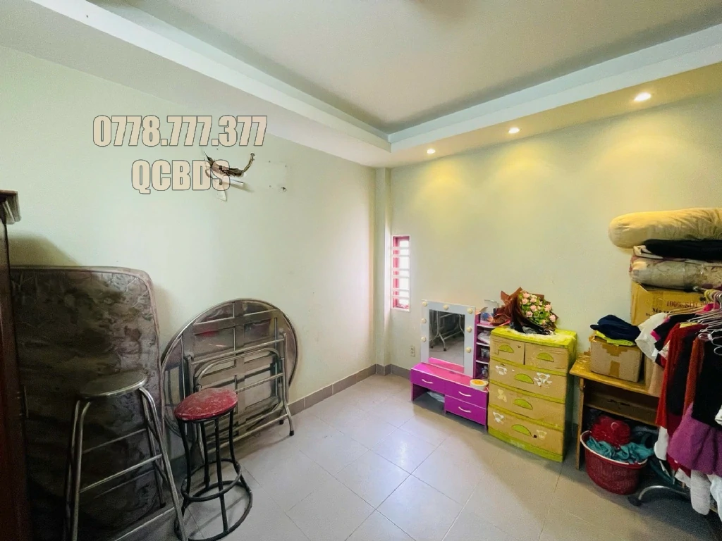 Bán nhà 163/24/80 Tô Hiến Thành Quận 10 - 50 mét vuông 4 lầu 52 163 24 80 cau thang da hoa cuong chac chan.jpg