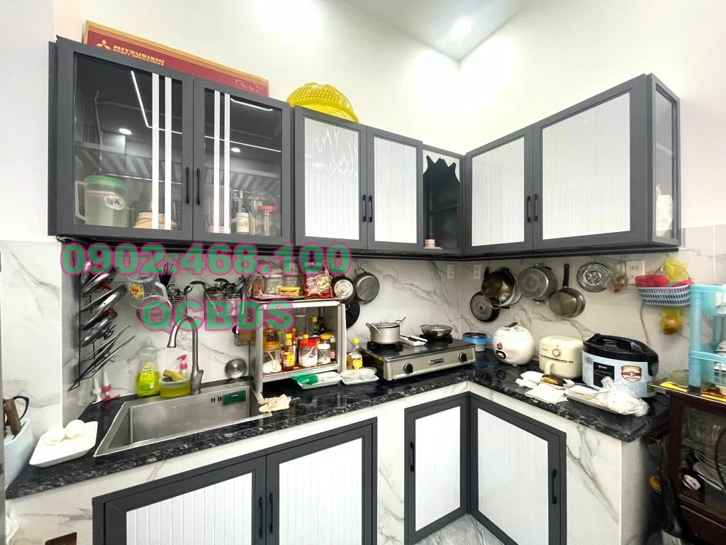 Bán nhà 331/6 Lê Hồng Phong Quận 10 - 43 mét vuông 4 lầu 43 331 6 le hong phong cau thang kinh cuong luc.jpg
