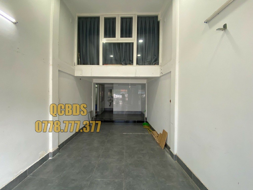 Bán nhà 375 Lý Thái Tổ Quận 10 - 22 mét vuông 4 lầu 45 375 ly thai to cau thang da hoa cuong.jpg
