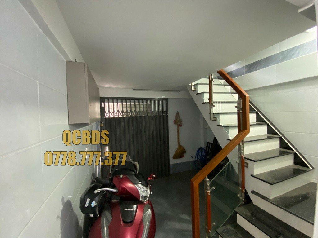 Bán nhà 375 Lý Thái Tổ Quận 10 - 22 mét vuông 4 lầu 40 375 ly thai to so hong rieng 22m2.jpg