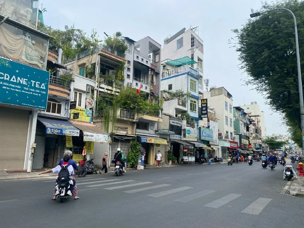 Bán nhà 600 Sư Vạn Hạnh Quận 10 - 33 mét vuông 5 lầu 23 600 su van hanh sanh don khach tang tret.jpg