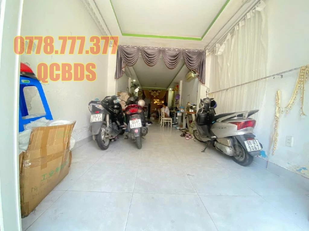 Bán nhà 462/B17 3 Tháng 2 Quận 10 - 46 mét vuông 5 lầu 38 ban nha quan 10 462 b17 ba thang hai phong khach.jpg