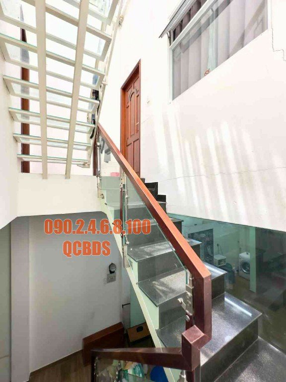 Bán nhà 83 Bắc Hải Quận 10 - 101 mét vuông 3 lầu 73 ban nha quan 10 cua cuon an toan tang tret.jpg